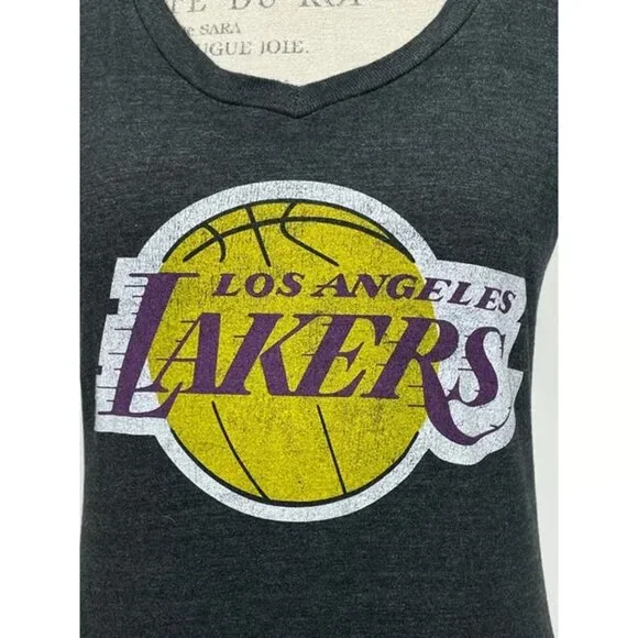 Los Angeles Lakers NBA Wright & Ditson V-Neck Gray T-Shirt Women's MEDIUM - Picture 2 of 5